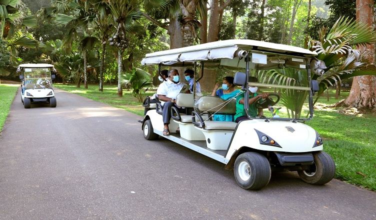 Large Go-kart for 6 travelers in Peradeniya botanical garden