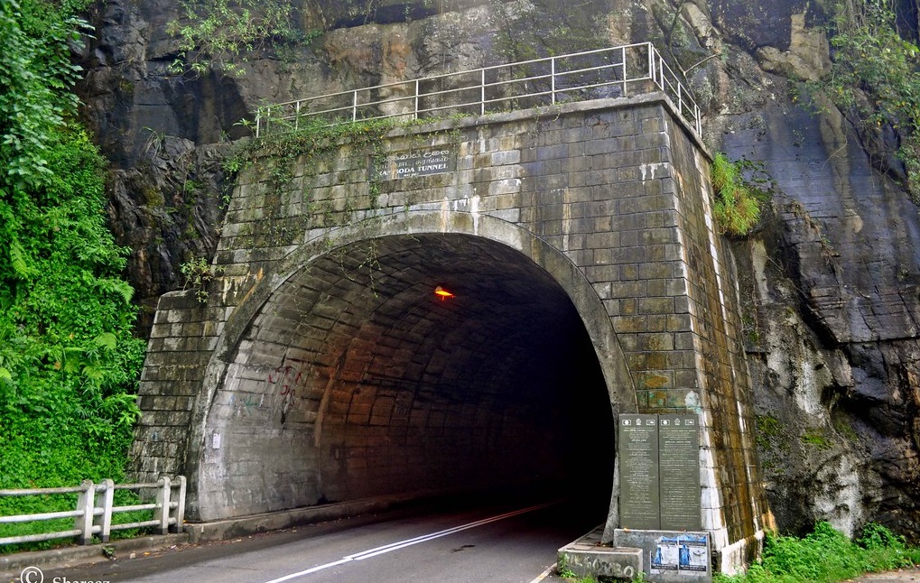 ramboda tunnel view from the road