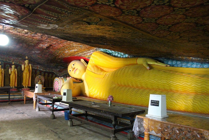 buddha statue in mulkirigala