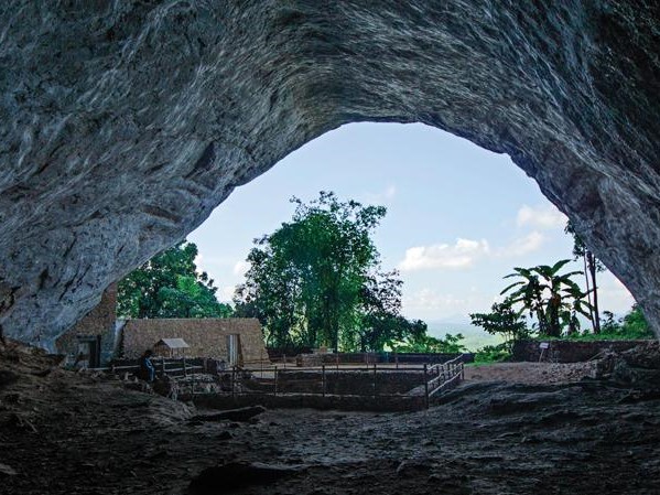pahiyangala cave inside view