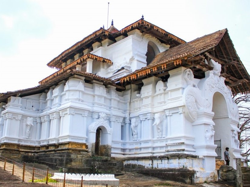 lankathilaka templa outside view