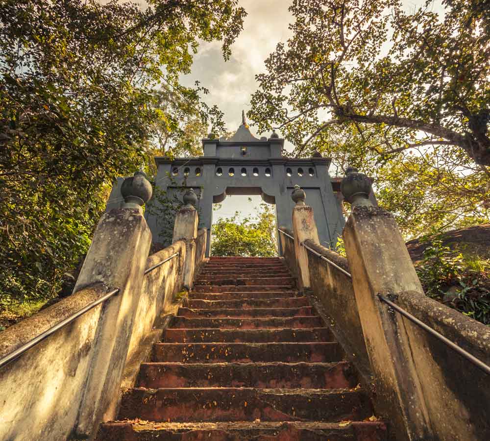 staircase to the mulkirigala temple