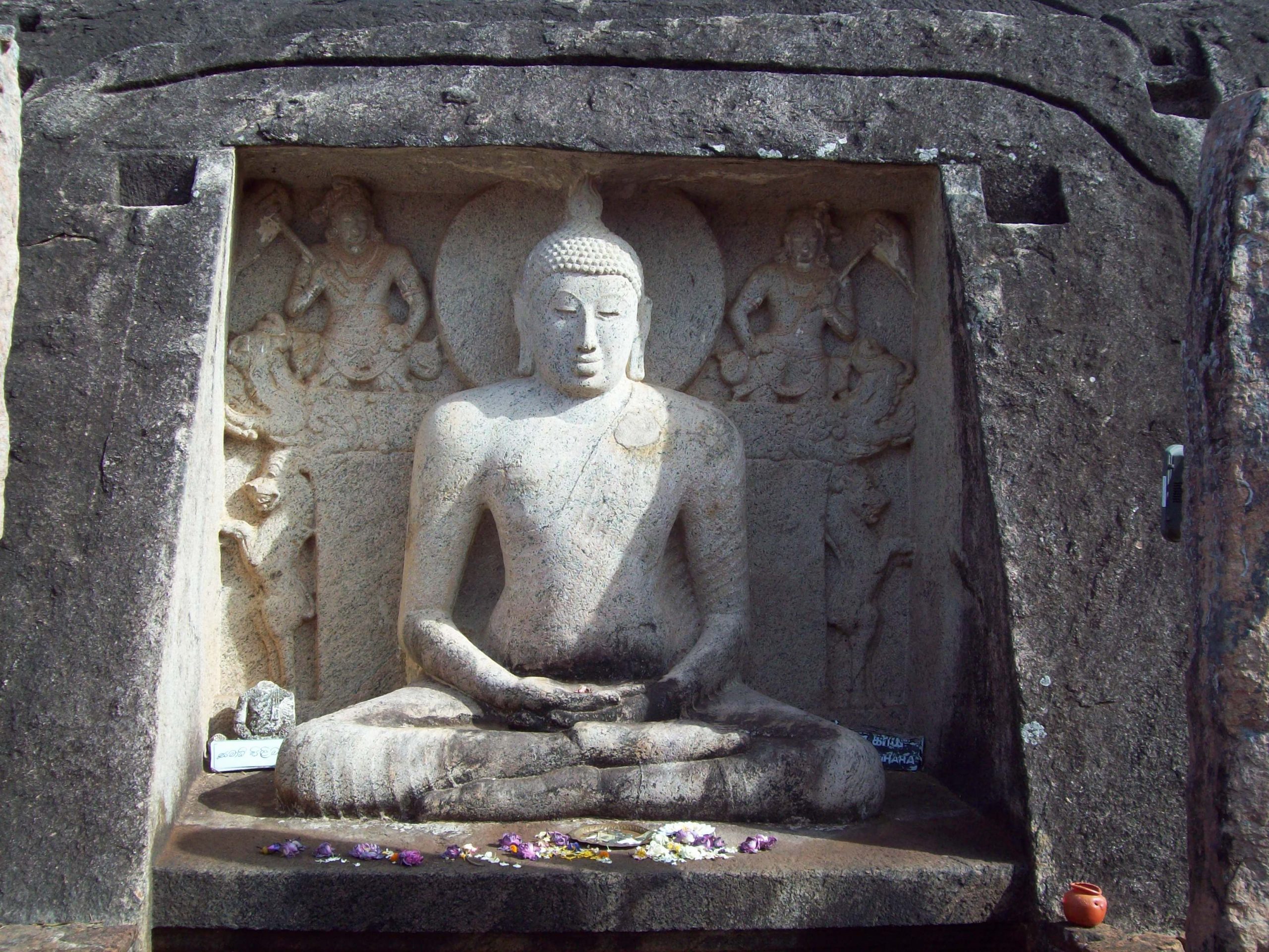 tantirimalee seated buddha satatue