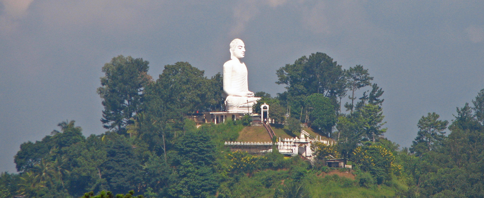 Far view of bahirawa kanda temple