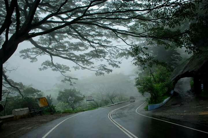 kadugannawa road with fog