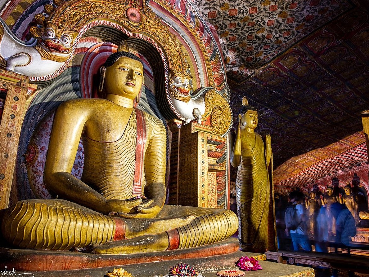 dambulla cave temple photo