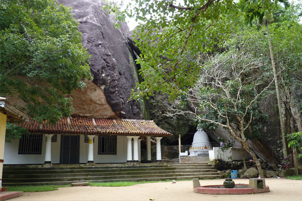 mulkirigala rock temple inside