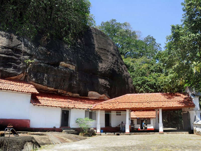 mulkirigala rock temple outside look