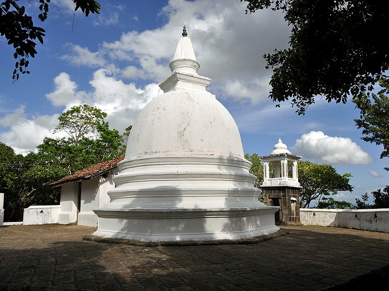 stupa at top of the mulkirigala temple